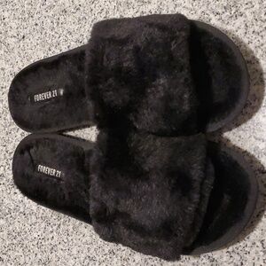 Forever 21 Black Faux Fur Slippers Women's Size 8